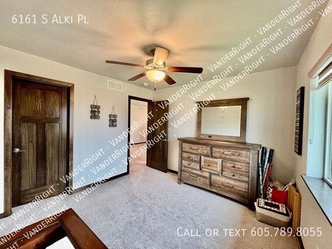 Building Photo - 6161 S Alki Pl