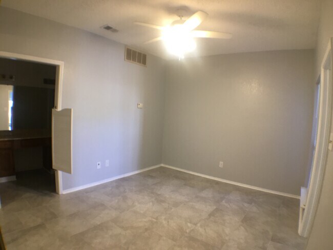 Building Photo - 3117 Sondra Dr