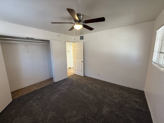 Building Photo - 1325 N Venice Ave