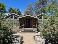 Building Photo - Modern Auburn Retreat—Fully Renovated 3BR ...