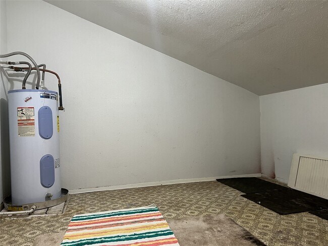 Building Photo - 13014 Leader St