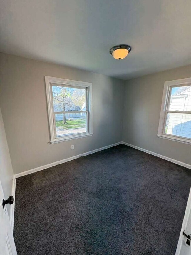 Building Photo - Charming University Heights Home Near Shops & Dining