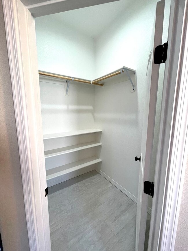 Building Photo - Beautiful 3 Bedroom Home on Desert Lakes Golf Course!