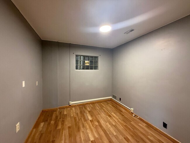 Building Photo - 900 N St