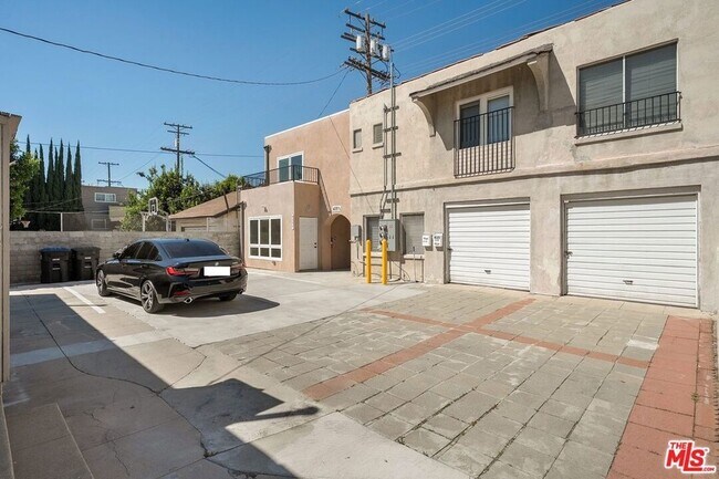 Building Photo - 435 W Elk Ave