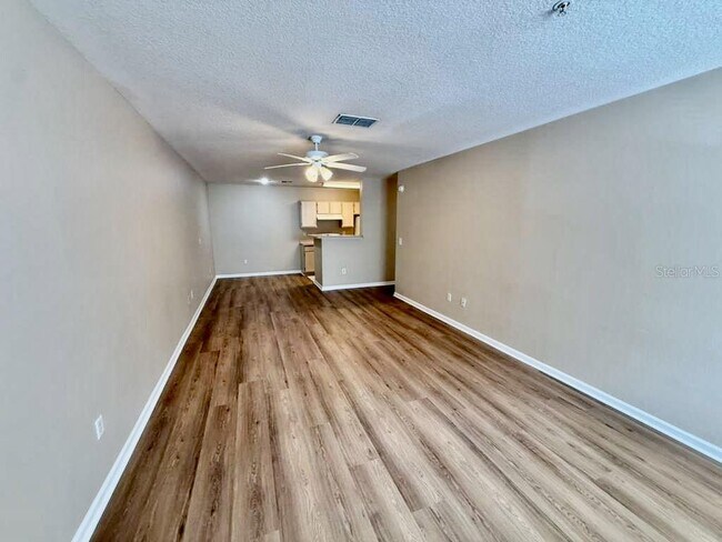 Building Photo - 4332 S Kirkman Rd