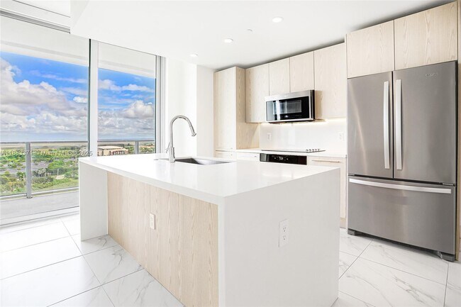 Primary Photo - 2000 Metropica Wy