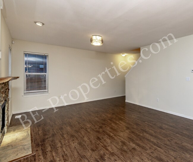 Building Photo - Puyallup Home