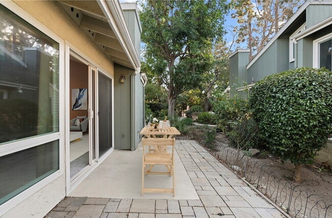 Building Photo - Sophisticated Space Designed for Comfort