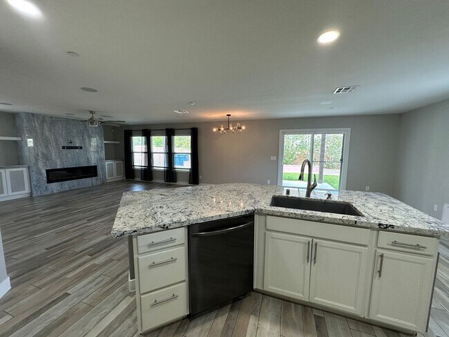 Building Photo - 7758 Meng Ct