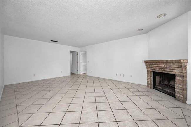 Building Photo - 10626 Longwood Dr