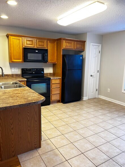 Building Photo - 563 Boring Chapel Rd