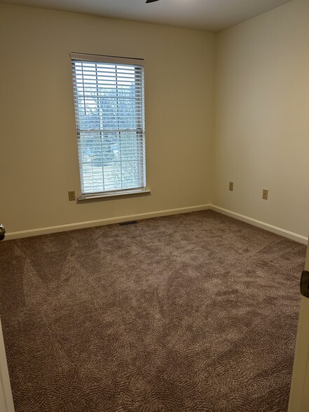 Bedroom - 365 Melbourne Ln