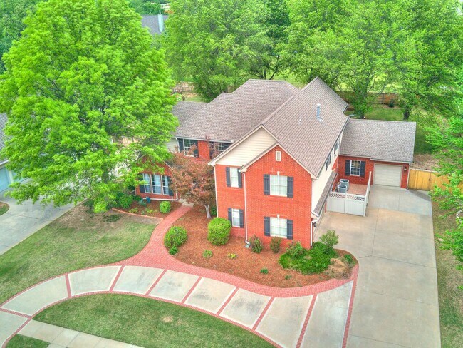 Building Photo - This stunning 4-bedroom, 3.5-bathroom home...