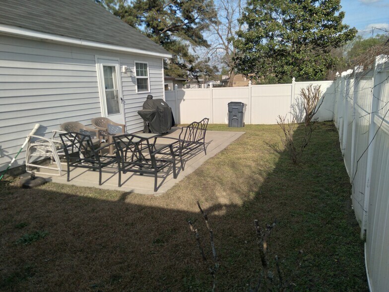 Rear Patio/Yard - 109 Smith St