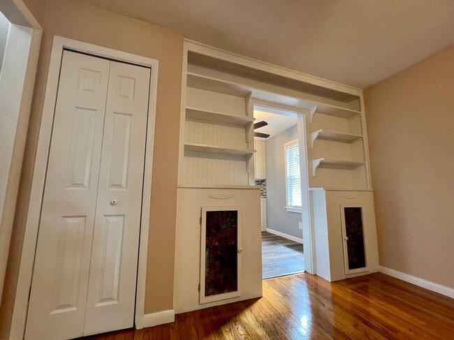 Building Photo - 427 Mosley Dr