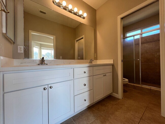 Building Photo - Gorgeous Stonecreek Home!