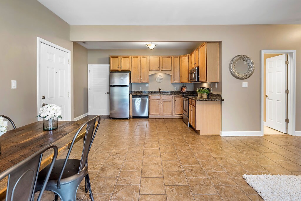Building Photo - 845 Forest Ave #103