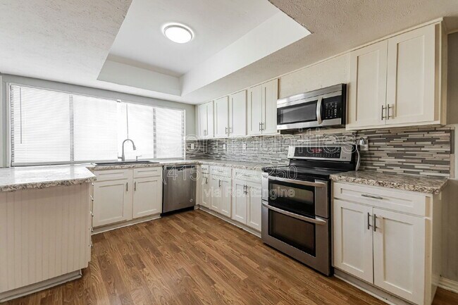 Building Photo - 409 Hardwood Trail