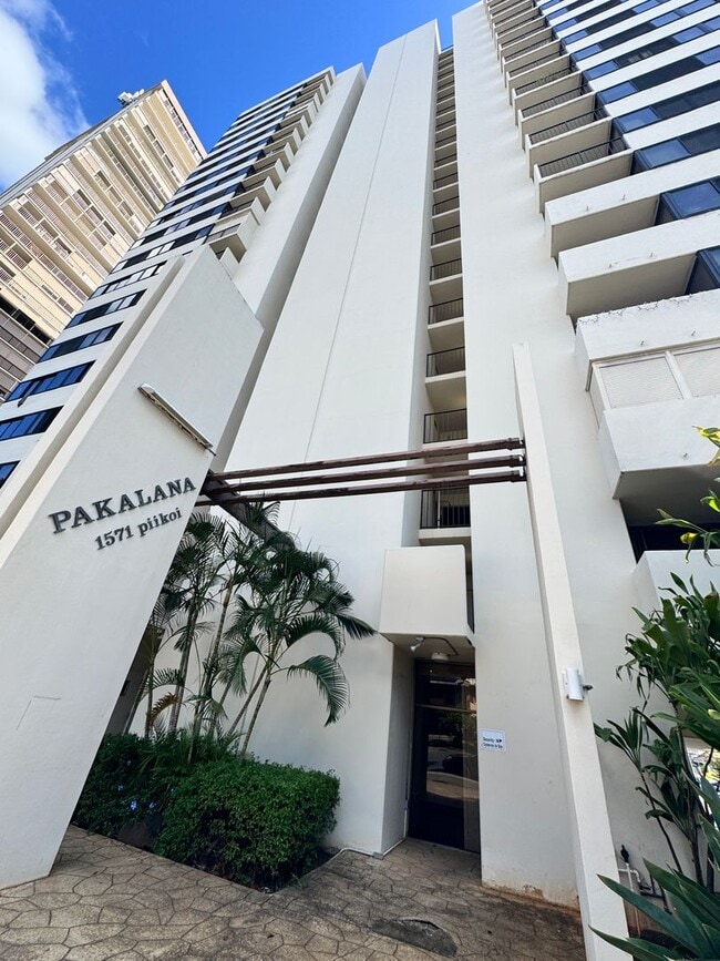 Primary Photo - Bright and Breezy 2 bed, 1.5 bath, 1 covered parking top floor condo in Makiki!!