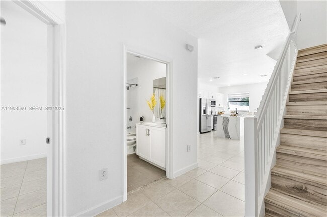 Building Photo - 10537 W 32nd Ln