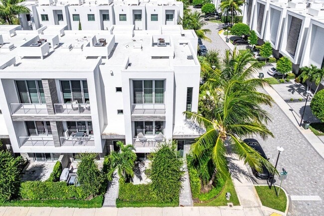 Building Photo - 4051 NW 17th Ave