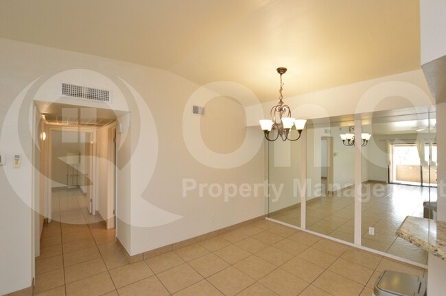 Building Photo - 7950 E Starlight Way