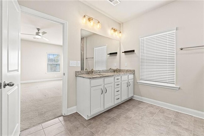 Building Photo - 156 Adams Cir