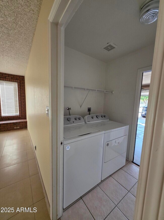 Building Photo - 10470 E Clinton St