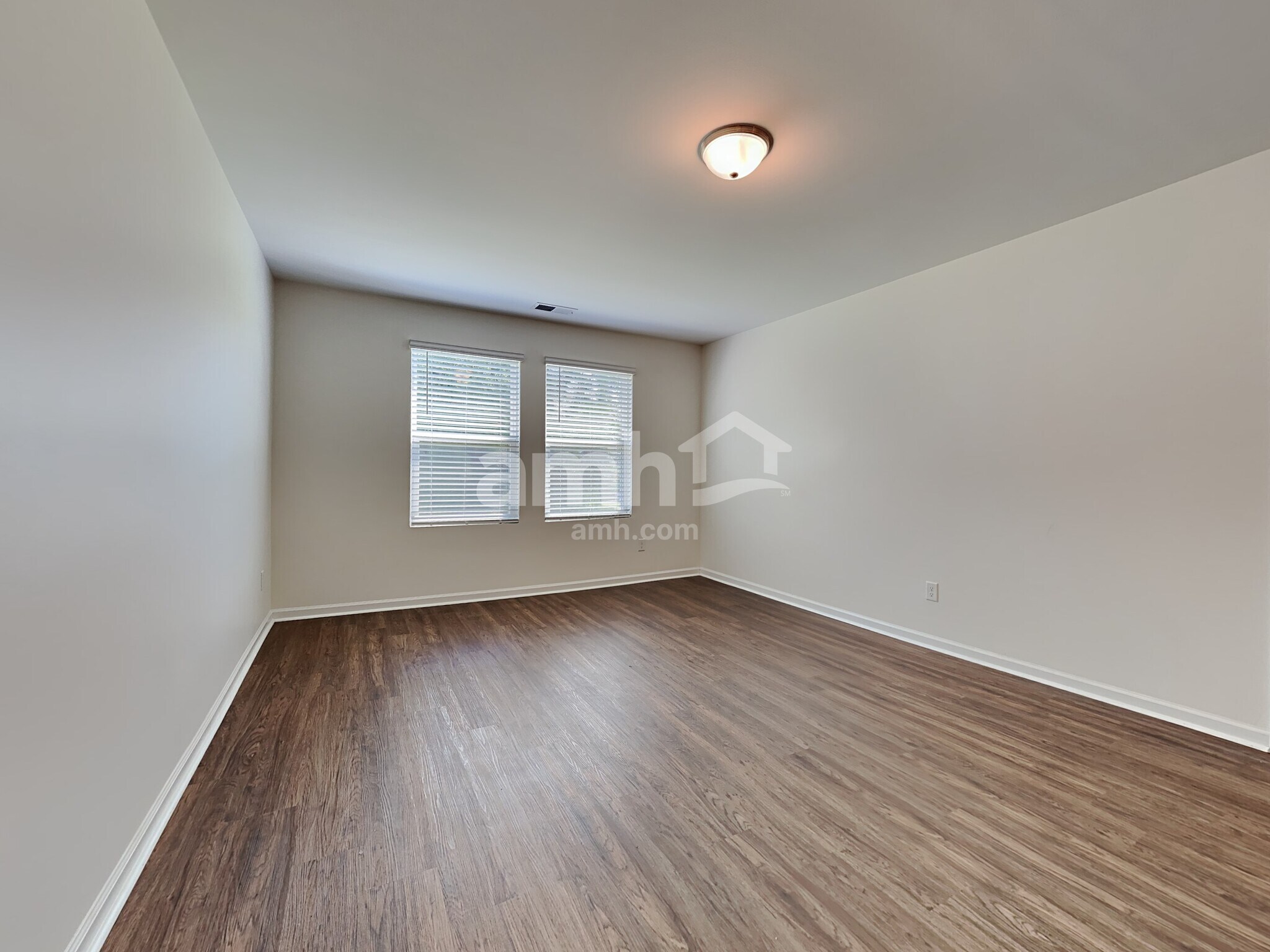 Building Photo - 123 Orion Way