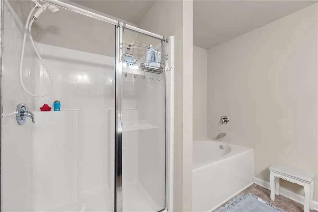 Building Photo - Room in Townhome on Chatham Ridge Dr