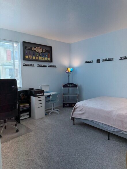 Building Photo - 5084 Plaza Promenade