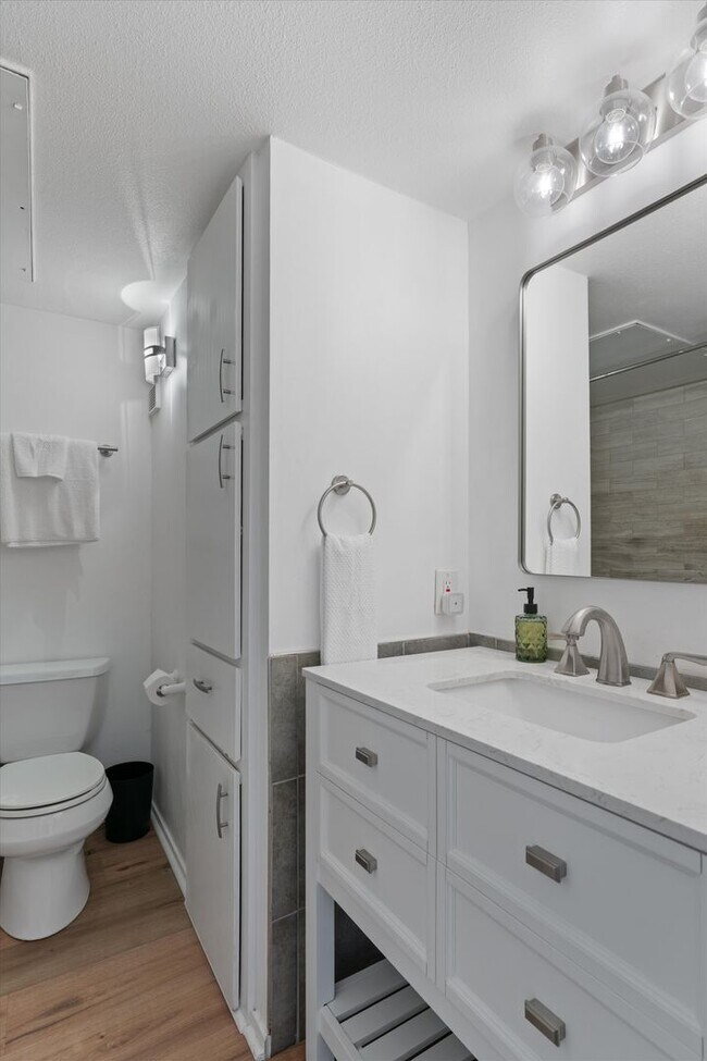 Building Photo - Perfectly Located 1-Bedroom Condo For Lease