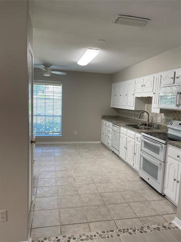 Building Photo - 10547 Barrywood Dr