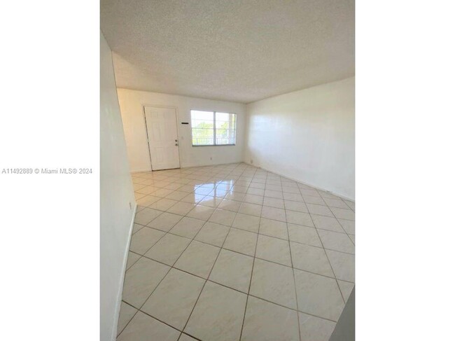 Building Photo - 13550 SW 6th Ct