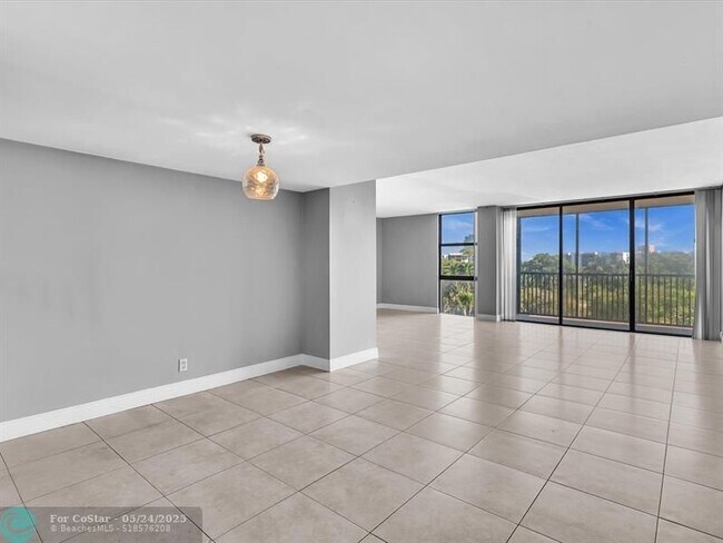 Building Photo - 20379 W Country Club Dr