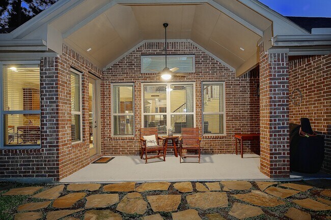 Building Photo - 47 Canoe Bend Dr