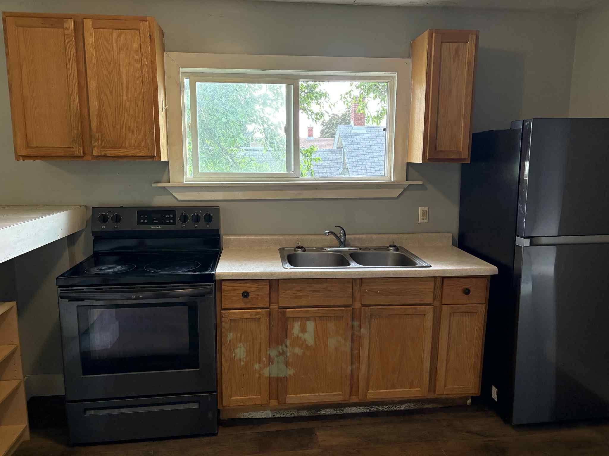 Building Photo - 945 W 9th St