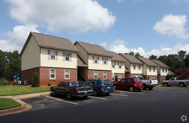 Primary Photo - Pineview Apartments