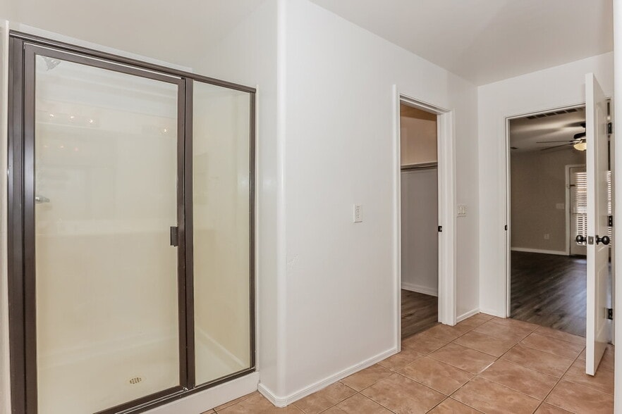 Building Photo - 820 S Adam Way