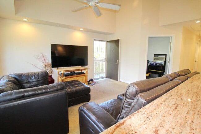 Building Photo - Rare Haleakala Gardens Top Floor Corner Unit - Unfurnished 3 Bed 2 Bath