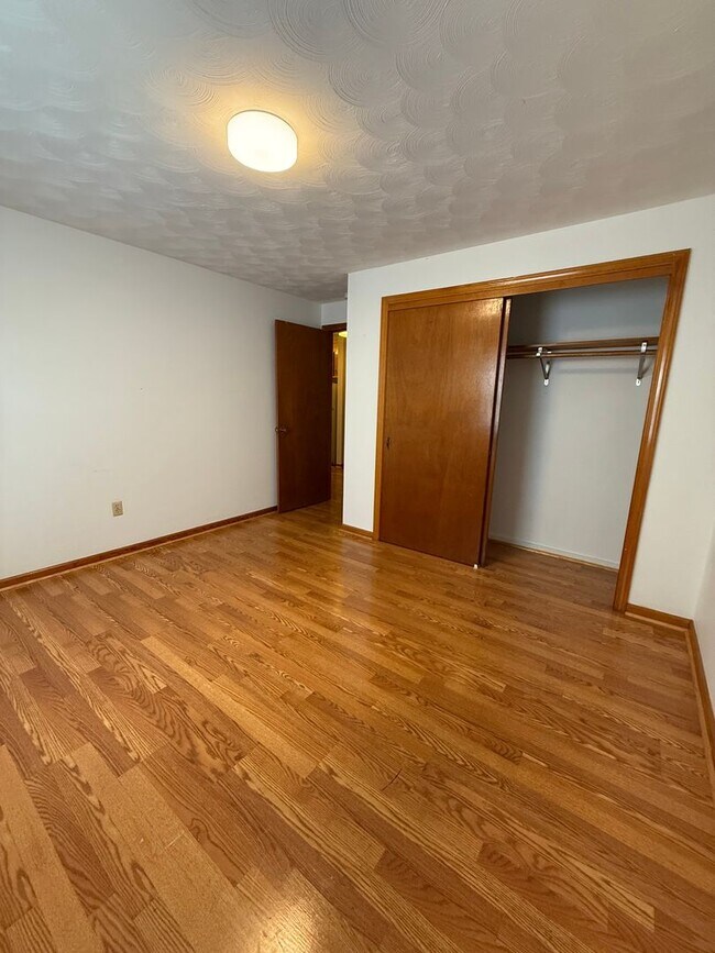 Building Photo - 490 Burritt St