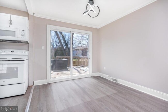 Building Photo - 150 Fairway Rd