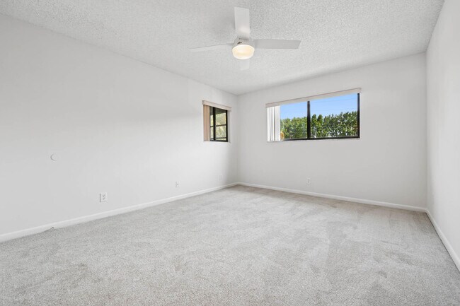 Building Photo - 15450 Pembridge Dr