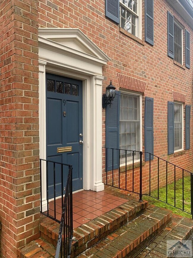 Building Photo - 350 S Pope St