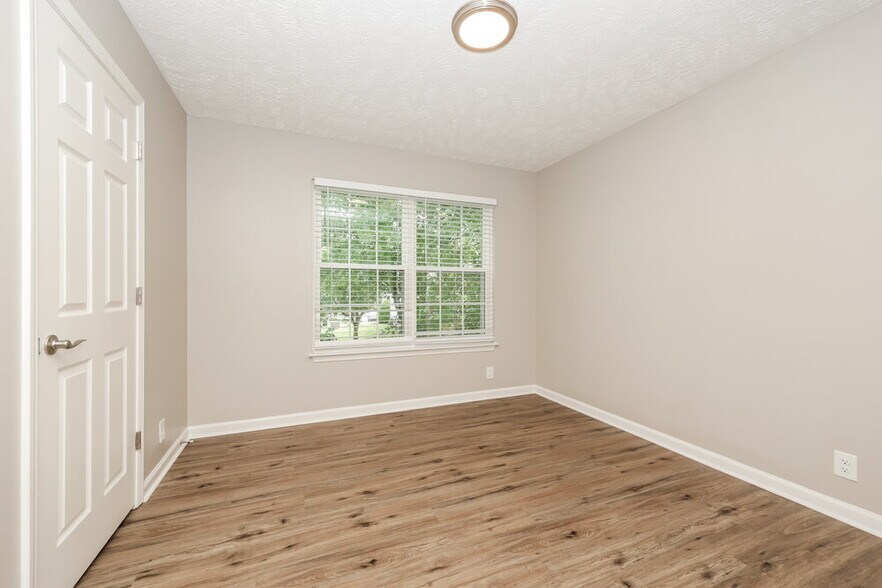 Building Photo - 233 Indian Park Dr