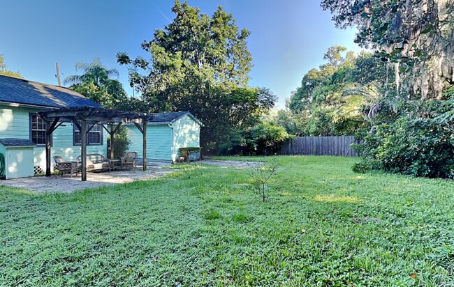 Building Photo - 533 Lake Como Cir