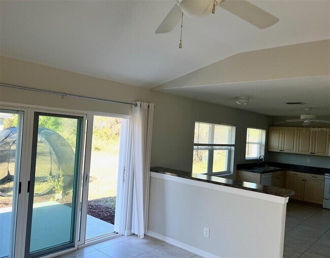 Building Photo - 641 Constance Rd