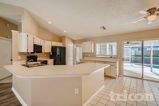 Building Photo - 856 Crestridge Cir