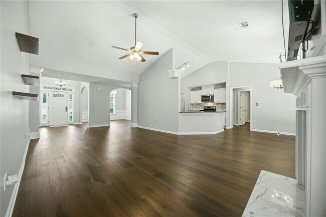 Building Photo - 572 Staghorn Ln